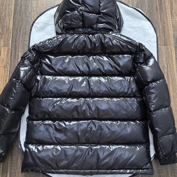 ⭐️Moncler women's top-grade warm down jacket⭐️ - Picture 2 of 6
